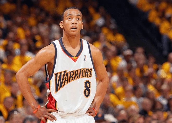 并在防守端 并在防守端